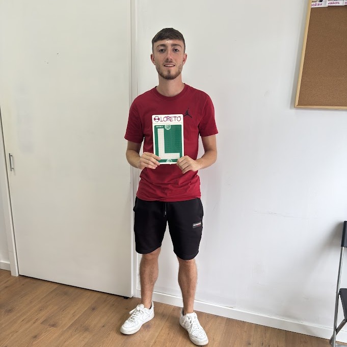 ¡Enhorabuena Jaume, Aida, Nicolás y Josep Maria! 🎊
¡Ya tenéis vuestro APTO en circulación! ✅🚘
Nos llena de orgullo ver cómo vuestro esfuerzo y constancia han dado sus frutos.
¡Ya sois oficialmente conductores! 🛣️💪🏼
Desde Autoescola LORETO os damos las gracias por confiar en nosotros para acompañaros en este camino. ¡Ahora a disfrutar de la carretera con responsabilidad y libertad! 💙
¿Y tú? ¿Aún sin carnet?
¡Te ayudamos a conseguirlo!
📍 Sitges - C/ de Rafael Llopart 20 (627 37 39 52)
📍 St Pere de Ribes - C/ Nou 34 Local 01 (628 26 58 21)
📍 Cunit - Av. Barcelona 71-73, Local 09 (690 12 99 02)
📲 Escríbenos por redes o WhatsApp
#AptoConseguido #NuevosConductores #FelicidadesJaumeAidaNicolásJosepMaria #CarnetConseguido #VamosPorElCarnet #Autoescuelaloreto #ExamenAprobado #OrgulloAutoescuela