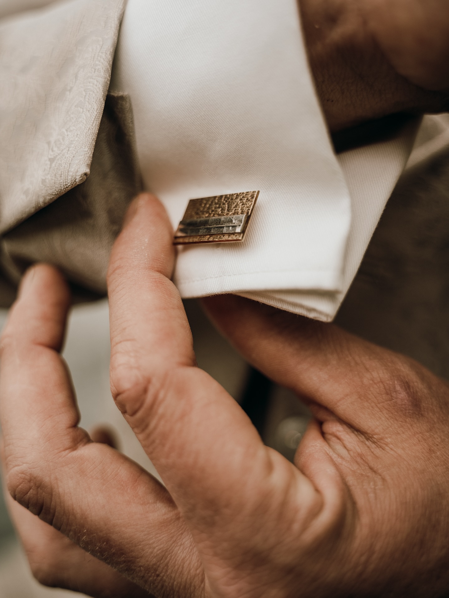 always looking for details ✨🧡
#melaniehinterreiterphotography #detailverliebt #weddingdetails #weddingdetailsphotography #hochzeitsdetails #hochzeitsfotograf #austrianweddingphotographer