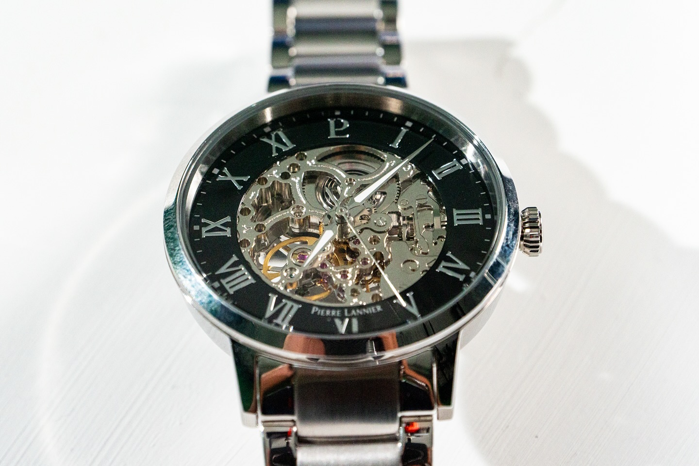 ✨ L’élégance dans les détails ✨Sublimer une montre, c’est bien plus que capturer l’heure : c’est révéler son histoire, ses lignes et sa lumière.
Ici, la Pierre Lannier devient le reflet d’un savoir-faire… et de ma passion pour la photographie de produits.📸 Je crée des visuels qui donnent envie, qui mettent en valeur et qui transforment un objet en véritable coup de cœur.👉 Marques, artisans, créateurs : vos produits méritent d’être photographiés avec la même attention au détail.💡 Envie de donner une nouvelle dimension à vos visuels ? Contactez-moi pour collaborer.#watch #pierrelannier #photo #fyp