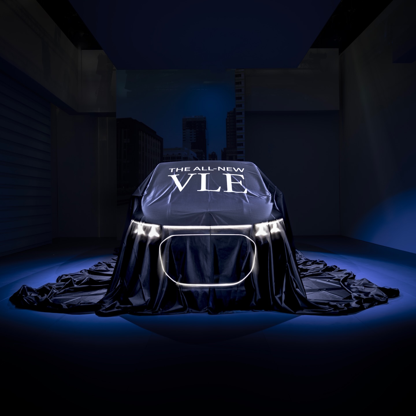 Ce soir, c’est enfin le grand moment : la révélation du 𝘁𝗼𝘂𝘁 𝗻𝗼𝘂𝘃𝗲𝗮𝘂 𝗠𝗲𝗿𝗰𝗲𝗱𝗲𝘀-𝗕𝗲𝗻𝘇 𝗩𝗟𝗘! Cette « Grand Limousine » 100% électrique à l’habitacle ultramodulable et confortable redéfinit l’univers des véhicules polyvalents proposant jusqu’à 8 places. ✨ Suivez la révélation en direct ce soir à partir de 19h00 : 𝗩𝗶𝗮 𝗹𝗲 𝘀𝗶𝘁𝗲 𝘄𝗲𝗯 / 𝗬𝗼𝘂𝗧𝘂𝗯𝗲 : lien en bio. Nous vous souhaitons un excellent visionnage, Au nom de l’équipe Vans SAGA Mercedes-Benz #SAGAMercedes #MercedesBenz #VLE #GrandLimousine