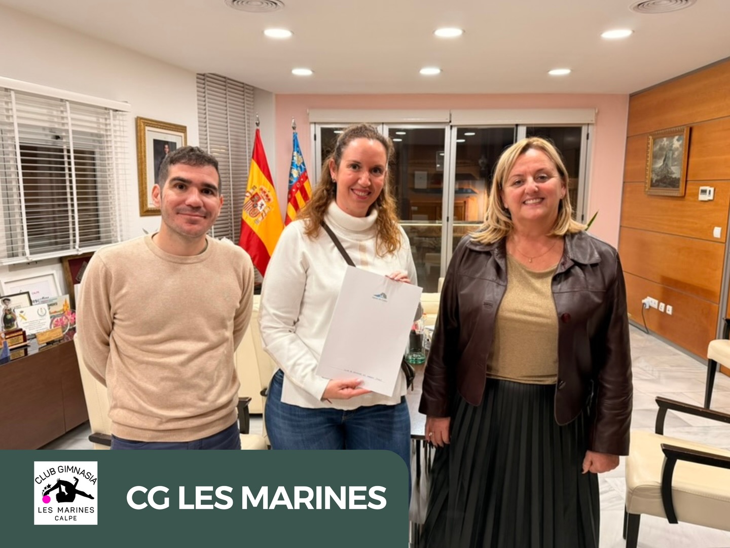 💧🏃♂️ Un año más, Aguas de Calpe patrocina a los clubes deportivos locales con un montante superior a los 110.000 €.
Entre las contraprestaciones del patrocinio destaca la promoción de políticas verdes 🌱, fomentando la eficiencia hídrica y la reducción del uso de plásticos y envases de un solo uso ♻️.
Como novedad este año, se han incorporado nuevas entidades deportivas que nunca antes habían recibido ayuda económica, como el Club de Frontenis, Club Boxeo La Academia 🥊 o Voleibol Ifach 🏐. El objetivo es seguir aumentando el número de clubs año a año para llegar al máximo posible.
—
💧🏃♂️ Un any més, Aguas de Calpe patrocina els clubs esportius locals amb un import superior als 110.000 €.
Entre les contraprestacions del patrocini destaca la promoció de polítiques verdes 🌱, fomentant l’eficiència hídrica i la reducció de l’ús de plàstics i envasos d’un sol ús ♻️.
Com a novetat enguany, s’han incorporat noves entitats esportives que mai abans havien rebut ajuda econòmica, com el Club de Frontenis, el Club Boxeo La Academia 🥊 o el Voleibol Ifach 🏐. L’objectiu és augmentar el nombre de clubs any a any per a arribar al màxim possible.
#esportlocal #Calp #clubsesportius #esport #sostenibilitat