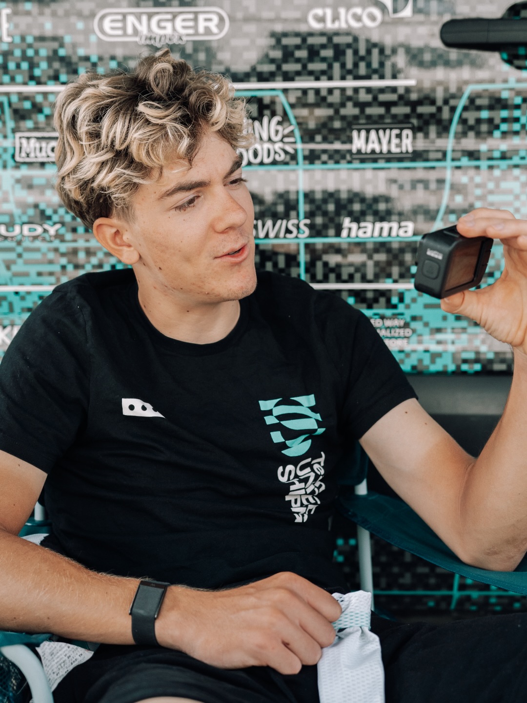 The third stage is almost underway here in West Bohemia, so it’s the perfect time to look back at yesterday’s photos! ⚪️🔴
-
Hamarosan rajtol a harmadik szakasz itt Csehországban, de addig még pont van idő végigpörgetni a tegnapi nap képeit! 🔴⚪️
📸 @marchives.raw
#tus_riders #TeamUnitedShipping