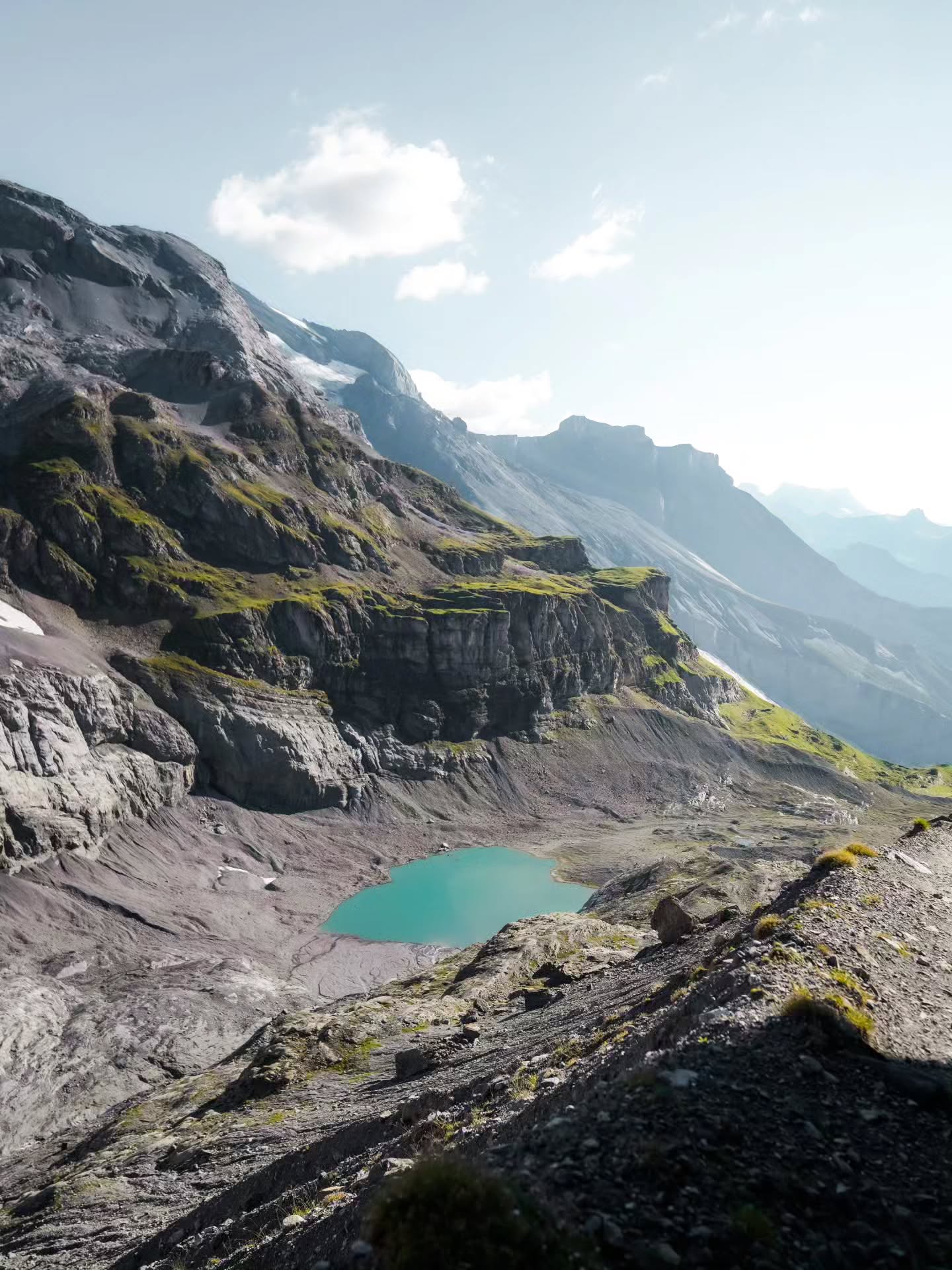 Lacs et cascades de Suisse 🩵
L'eau est partout en Suisse (même si ici aussi ils sont victimes de la sécheresse). Les glaciers encore nombreux fournissent en eau les cascades et lacs qui ravissent nos yeux.
💦 Voici une sélection des lacs et cascades que l'on à découvert en traversant la Suisse à pied :
📍Oeschinensee
📍Engstligen Falls
📍Daubensee
📍Seewlisee
📍Engstlensee
📍Reichenbach
📍Blümlisalpsee
📍Lac du Grand Saint Bernard
📍Tannensee
📍Grassenbachfall
📍Derborence
📍San nom
Quel est ton lac/ta cascade préféré(e) ? 😍
#lac #cascade #suisse #viaalpina #oeschinensee
📍Engstligen Falls
📍Daubensee
📍Seewlisee
📍Engstlensee
📍Reichenbach
📍Blümlisalpsee
📍Lac du Grand Saint Bernard
📍Tannensee
📍Grassenbachfall
📍Derborence
📍San nom