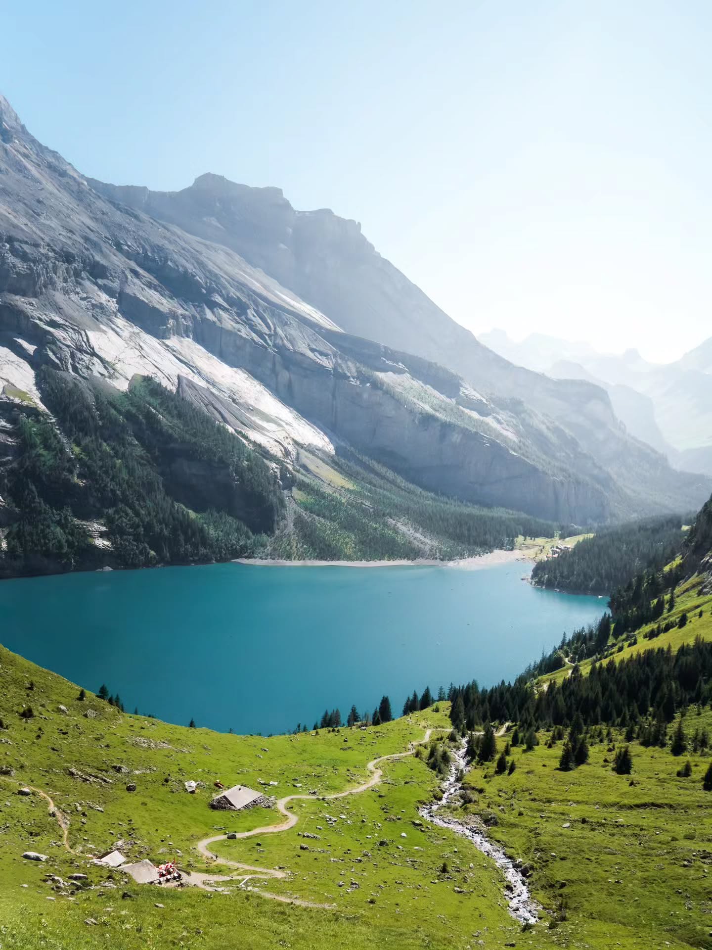 Lacs et cascades de Suisse 🩵
L'eau est partout en Suisse (même si ici aussi ils sont victimes de la sécheresse). Les glaciers encore nombreux fournissent en eau les cascades et lacs qui ravissent nos yeux.
💦 Voici une sélection des lacs et cascades que l'on à découvert en traversant la Suisse à pied :
📍Oeschinensee
📍Engstligen Falls
📍Daubensee
📍Seewlisee
📍Engstlensee
📍Reichenbach
📍Blümlisalpsee
📍Lac du Grand Saint Bernard
📍Tannensee
📍Grassenbachfall
📍Derborence
📍San nom
Quel est ton lac/ta cascade préféré(e) ? 😍
#lac #cascade #suisse #viaalpina #oeschinensee
📍Engstligen Falls
📍Daubensee
📍Seewlisee
📍Engstlensee
📍Reichenbach
📍Blümlisalpsee
📍Lac du Grand Saint Bernard
📍Tannensee
📍Grassenbachfall
📍Derborence
📍San nom