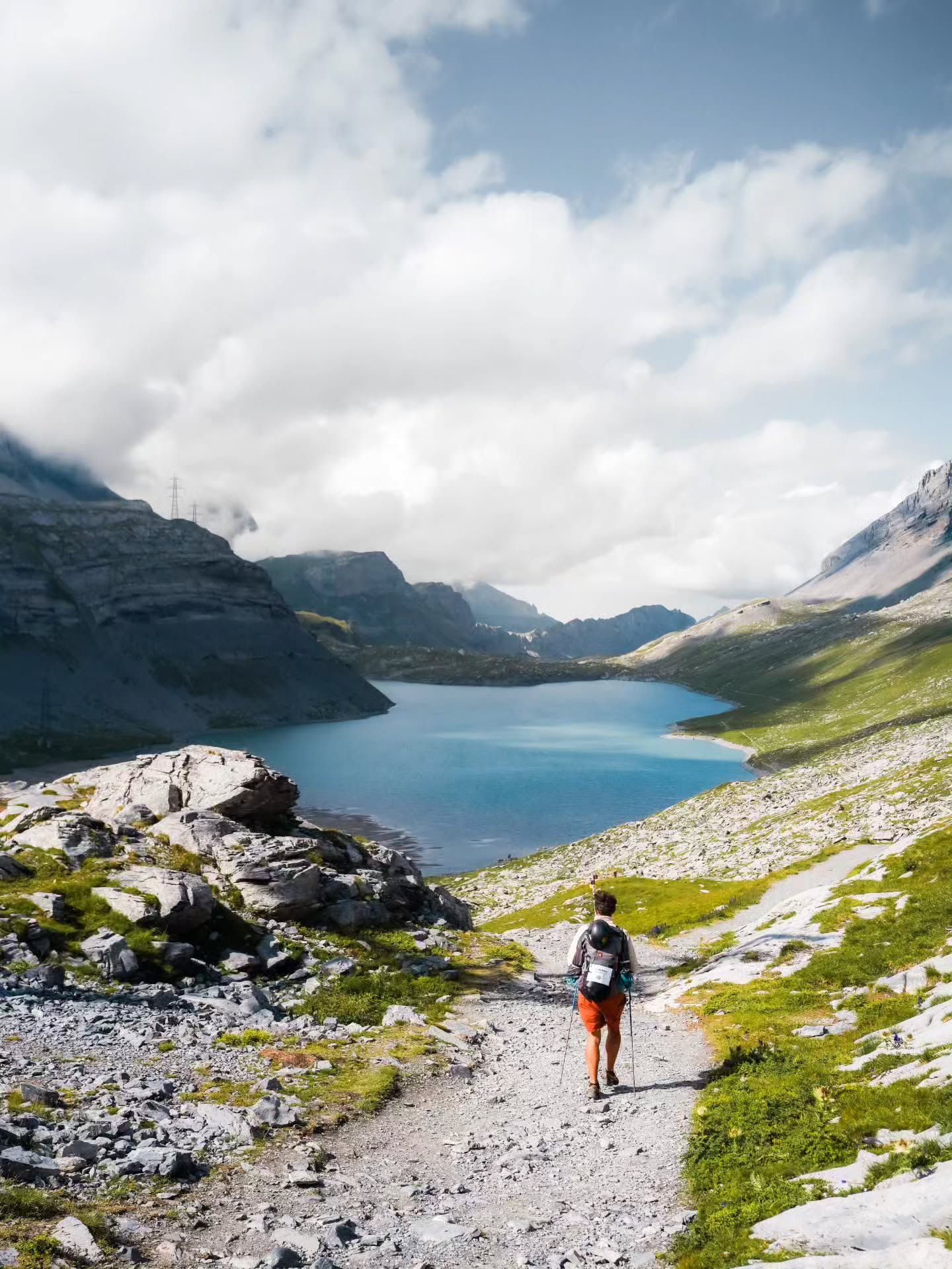 Lacs et cascades de Suisse 🩵
L'eau est partout en Suisse (même si ici aussi ils sont victimes de la sécheresse). Les glaciers encore nombreux fournissent en eau les cascades et lacs qui ravissent nos yeux.
💦 Voici une sélection des lacs et cascades que l'on à découvert en traversant la Suisse à pied :
📍Oeschinensee
📍Engstligen Falls
📍Daubensee
📍Seewlisee
📍Engstlensee
📍Reichenbach
📍Blümlisalpsee
📍Lac du Grand Saint Bernard
📍Tannensee
📍Grassenbachfall
📍Derborence
📍San nom
Quel est ton lac/ta cascade préféré(e) ? 😍
#lac #cascade #suisse #viaalpina #oeschinensee
📍Engstligen Falls
📍Daubensee
📍Seewlisee
📍Engstlensee
📍Reichenbach
📍Blümlisalpsee
📍Lac du Grand Saint Bernard
📍Tannensee
📍Grassenbachfall
📍Derborence
📍San nom