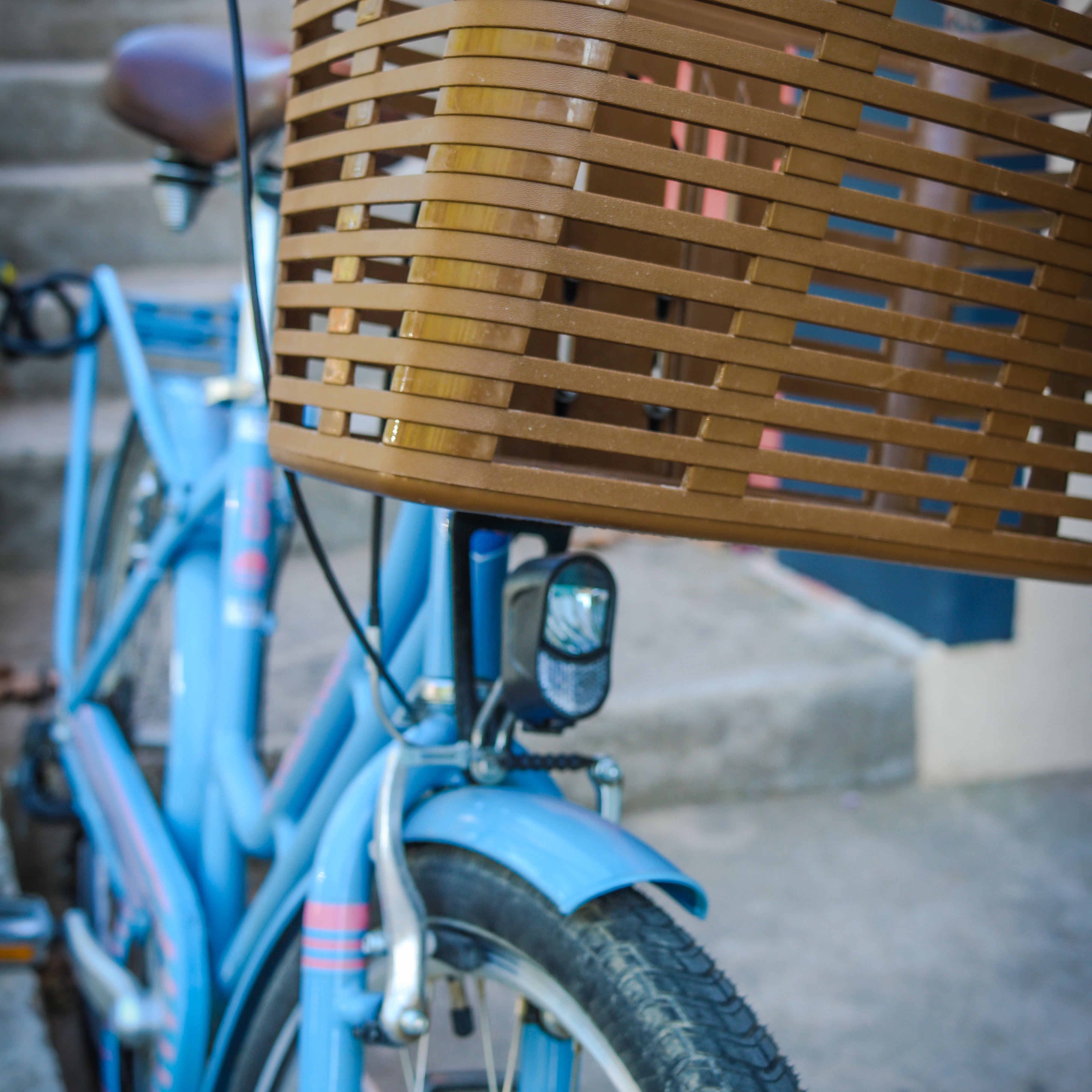 🚲💙 Vous les avez vus, les petits vélos bleus de la presqu’île ?
Dans le village, vers l’Almanarre ou en direction des plages… ils commencent à faire partie du paysage de Giens.
Alors forcément, il fallait qu’on vous en parle !
Bienvenue à Beach Bikes Giens sur Giens.fr ! 🙌
📍 Installé au cœur du village
🚲 Vélos classiques & électriques
⛰️ VTT & Beach Cruisers
👨👩👧👦 Vélos enfants, Longtails & cargos électriques
🔧 Assistance pendant votre balade
🏠 Livraison possible sur votre lieu de séjour selon conditions et disponibilités
De quoi laisser la voiture tranquille et partir découvrir la presqu’île autrement. ☀️🌊
📅 Beach Bikes Giens est ouvert jusqu’au 30 septembre, puis fera une petite pause avant de revenir pour les vacances de la Toussaint.
Vous venez à Giens pendant les prochaines vacances ?
👉 Notez l’adresse si vous avez envie d’une balade à vélo, seul, à deux ou en famille. 🚲
🔗 Toute la présentation est à retrouver sur Giens.fr – lien en bio.
💙 Bienvenue dans l’aventure Giens.fr !
#Giens #PresquileDeGiens #BeachBikes #VeloGiens #LocationVelo #Hyères #Almanarre #Toussaint #VacancesEnFamille #giensfr